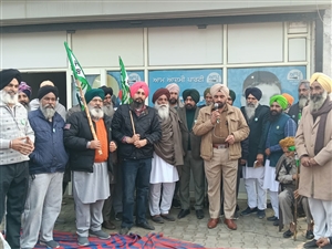ਝੂਠੇ ਪਰਚਿਆਂ ਖ਼ਿਲਾਫ਼ ਭਾਰਤੀ ਕਿਸਾਨ ਯੂਨੀਅਨ ਪੰਜਾਬ ਵੱਲੋਂ ਵਿਧਾਇਕ ਜ਼ੀਰਾ ਦੇ ਦਫ਼ਤਰ ਅੱਗੇ ਧਰਨਾ