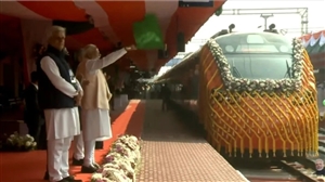 PM Modi ਨੇ ਦੇਸ਼ ਨੂੰ ਦਿੱਤਾ ਪਹਿਲੀ 'ਵੰਦੇ ਭਾਰਤ ਸਲੀਪਰ' ਟ੍ਰੇਨ ਦਾ ਤੋਹਫ਼ਾ; ਪੜ੍ਹੋ ਰੂਟ ਤੋਂ ਲੈ ਕੇ ਕਿਰਾਏ ਤਕ ਸਭ ਕੁਝ