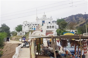 ਦਸਮ ਪਾਤਸ਼ਾਹ ਦੇ ਅਨੰਦ ਕਾਰਜ ਦੀ ਯਾਦ ਦਰਸਾਉਂਦਾ ਗੁਰਦੁਆਰਾ ਗੁਰੂ ਕਾ ਲਾਹੋਰ