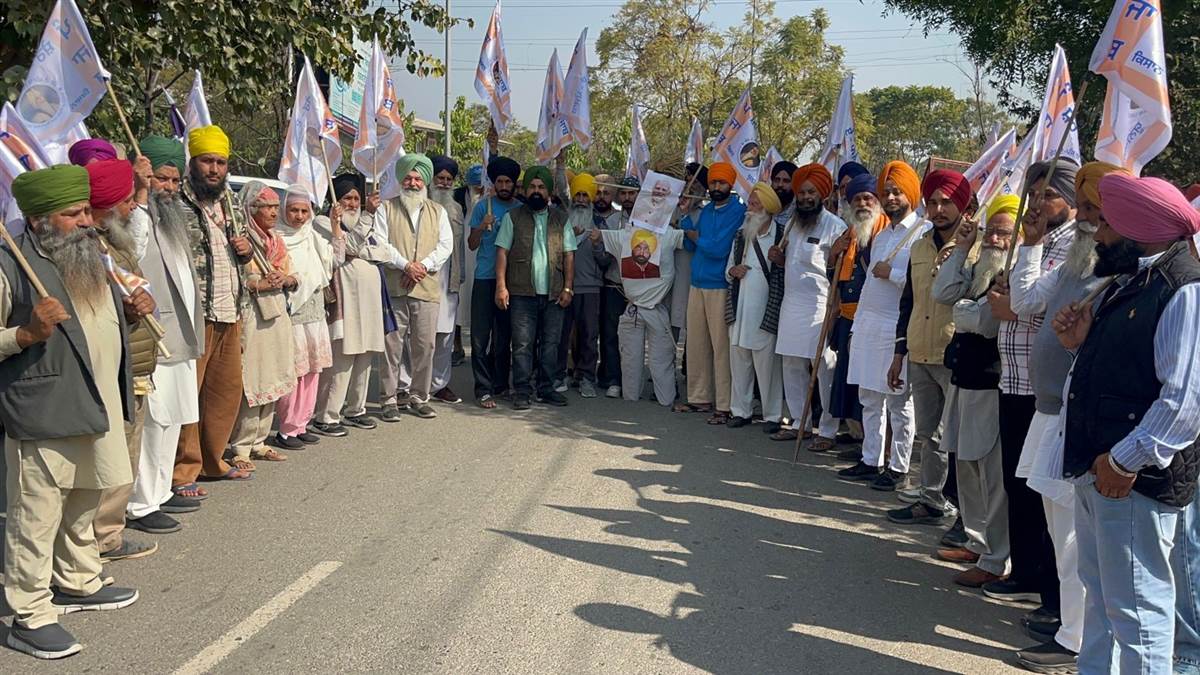 ਡੀਸੀ ਦਫ਼ਤਰ ਦੇ ਸਾਹਮਣੇ ਕਿਸਾਨ ਆਗੂਆਂ ਨੇ ਪੁਤਲੇ ਫੂਕੇ