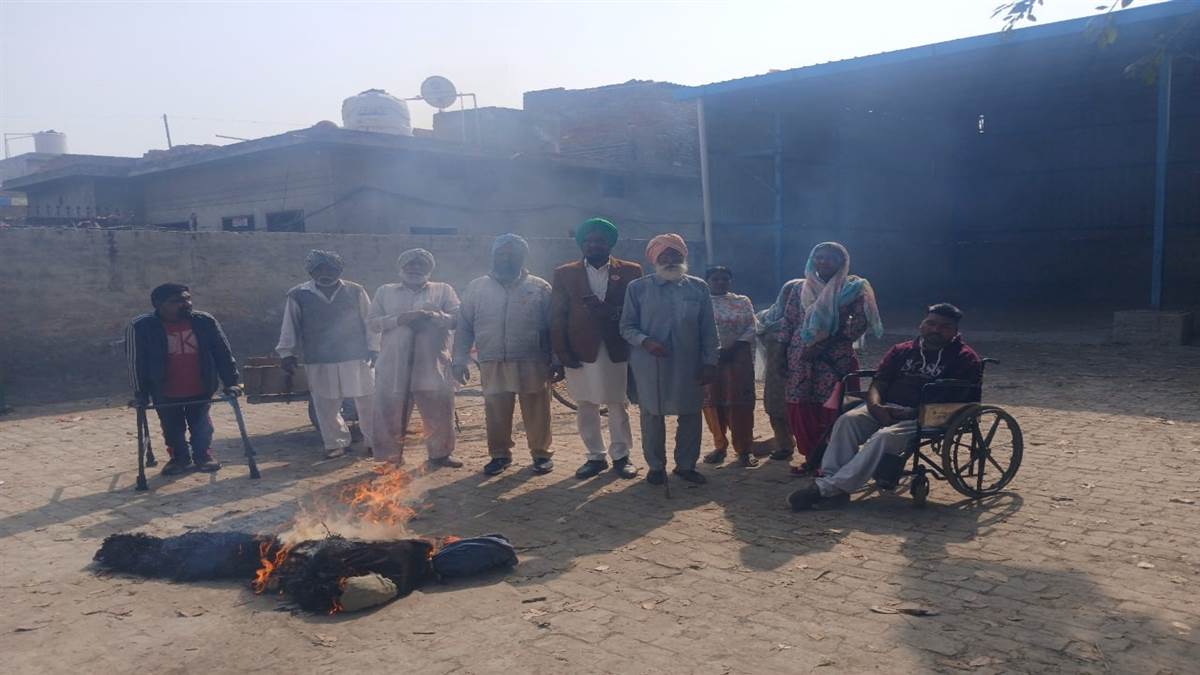 ਕੇਪੀਐੱਮਯੂ ਦਾ ਰੋਸ਼ ਪ੍ਰਦਰਸ਼ਨ : ਮੋਦੀ ਤੇ ਪੰਜਾਬ ਸਰਕਾਰ ਦੇ ਪੁਤਲੇ ਫੂਕ ਕੇ ਜਤਾਇਆ ਗੁੱਸਾ