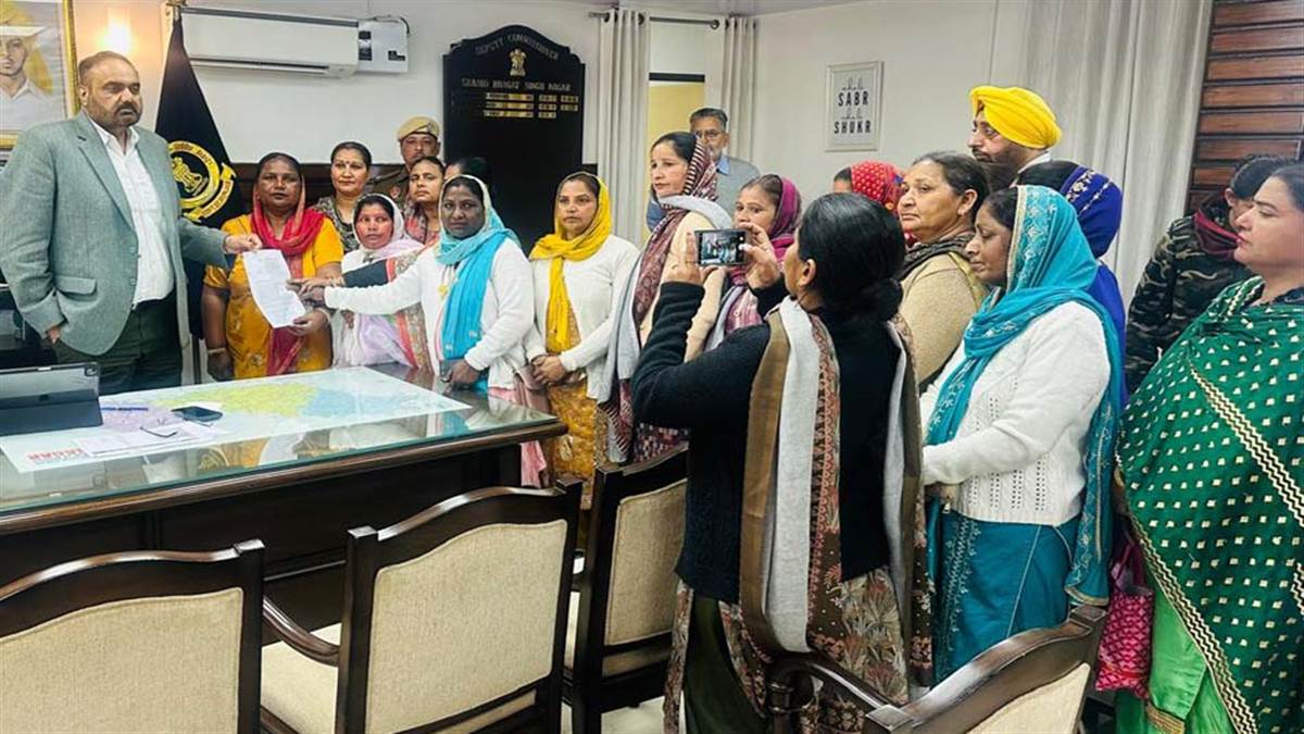 ਮੁੱਖ ਮੰਤਰੀ ਦੇ ਨਾਂ ਡਿਪਟੀ ਕਮਿਸ਼ਨਰ ਨੂੰ ਦਿੱਤਾ ਮੰਗ-ਪੱਤਰ