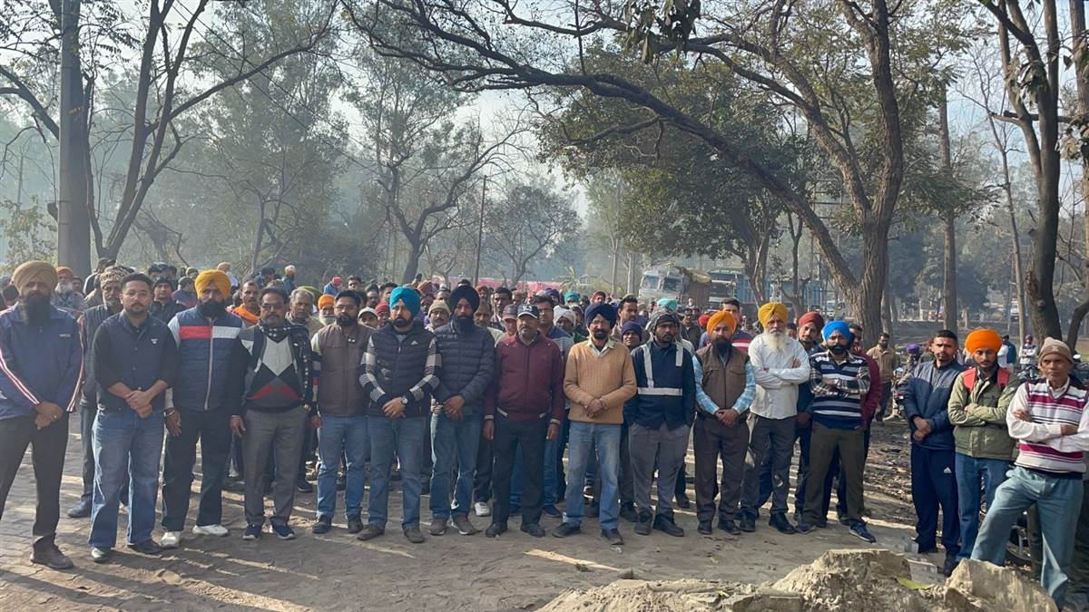 ਥਰਮਲ ਕਾਮਿਆ ਨੇ ਕੀਤਾ ਅਰਥੀ ਫੂਕ ਮੁਜ਼ਾਹਰਾ