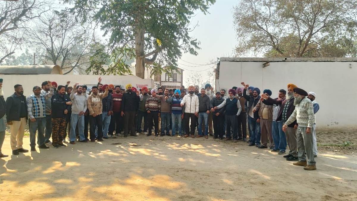 ਪੁੱਡਾ ਦੇ ਨਾਂ ਜ਼ਮੀਨ ਤਬਦੀਲ ਕਰਨ ਦੇ ਵਿਰੋਧ ’ਚ ਹੋਈ ਰੋਸ ਰੈਲੀ