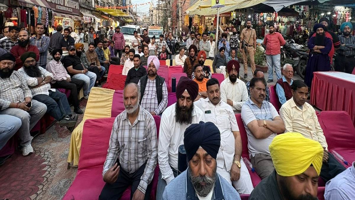 ਵਿਧਾਇਕ ਪੱਪੀ ਨੇ ਕੀਤੀ ਬਾਜ਼ਾਰਾਂ ਦੇ ਨੁਮਾਇੰਦਿਆਂ ਨਾਲ ਮੀਟਿੰਗ