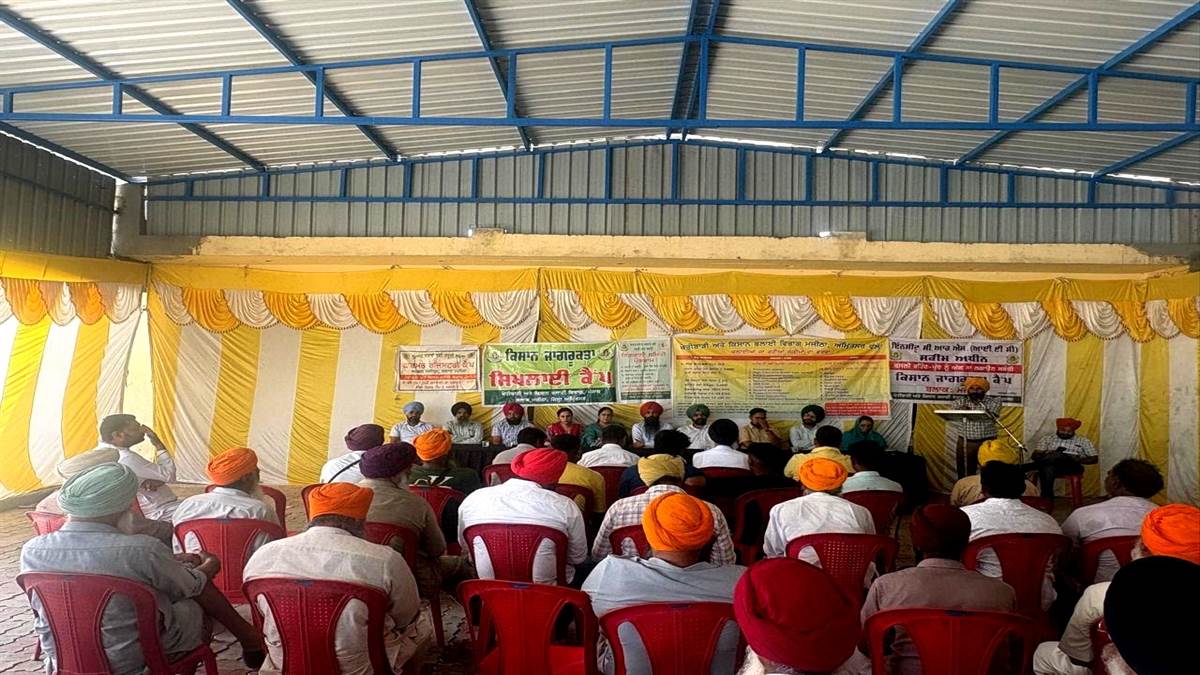 ਖੇਤੀਬਾੜੀ ਤੇ ਕਿਸਾਨ ਭਲਾਈ ਵਿਭਾਗ ਵੱਲੋਂ ਕੈਂਪ ਲਗਾਇਆ