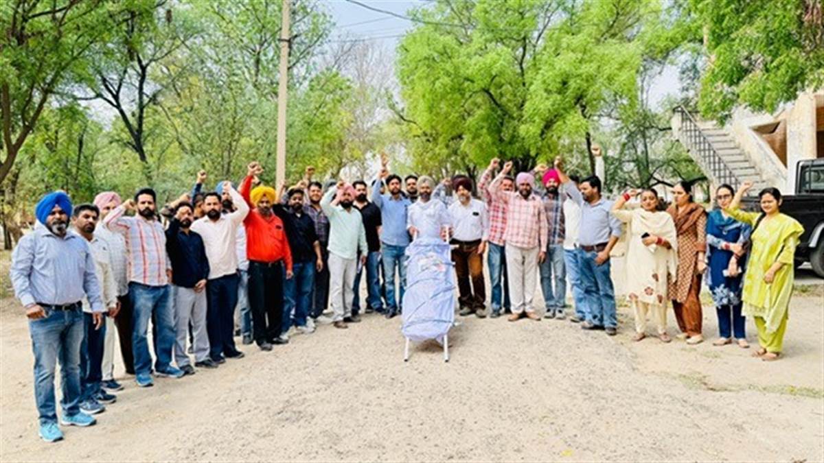 ਸਬ ਡਵੀਜ਼ਨ ਵਿਖੇ ਅਰਥੀ ਫੂਕ ਰੋਸ ਮੁਜ਼ਾਹਰਾ