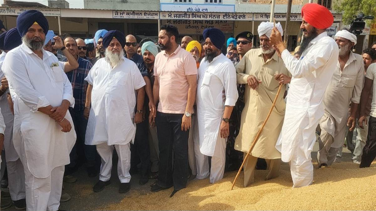 ਸਰਕਾਰ ਦੀ ਨਲਾਇਕੀ ਕਾਰਨ ਕਿਸਾਨ ਤੇ ਕਣਕ ਦੋਵੇਂ ਰੁਲ ਰਹੇ ਹਨ : ਸੁਖਬੀਰ ਬਾਦਲ
