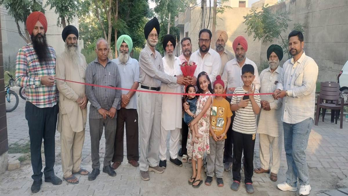 ਲਵਡੇਲ ਇਨਕਲੇਵ ਕਲੋਨੀ ’ਚ ਗਲੀਆਂ ਦਾ ਉਦਘਾਟਨ