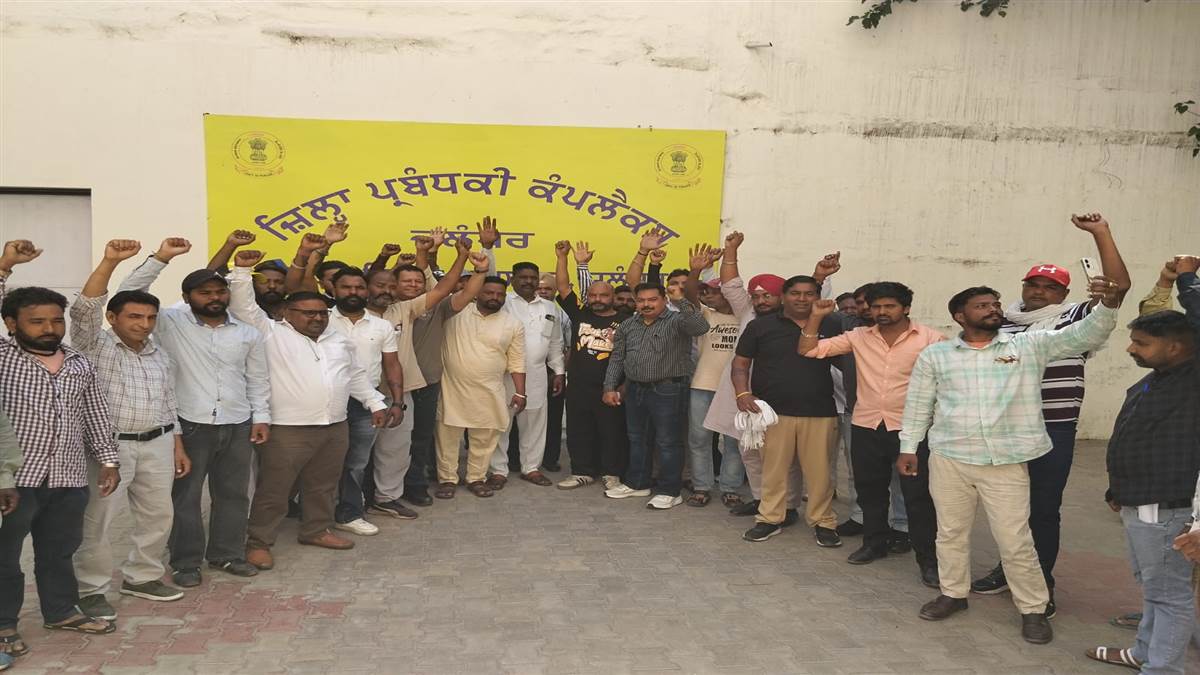 ਯੂਨੀਅਨ ਆਗੂਆਂ ਦਾ ਦੋ ਟੁੱਕ ਜਵਾਬ, ਮੰਗਾਂ ਮੰਨੇ ਬਿਨਾਂ ਹੜਤਾਲ ਖ਼ਤਮ ਨਹੀਂ ਹੋਵੇਗੀ