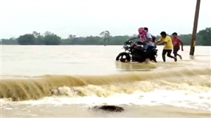 Assam Flood: ਆਸਾਮ 'ਚ ਹੜ੍ਹ ਕਾਰਨ ਸਥਿਤੀ ਵਿਗੜੀ, 24 ਜ਼ਿਲ੍ਹਿਆਂ 'ਚ 11 ਲੱਖ ਲੋਕ ਪ੍ਰਭਾਵਿਤ; 10 ਵੱਡੀਆਂ ਗੱਲਾਂ ਪੜ੍ਹੋ