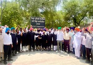 ਪੰਜਾਬ ਮੁਲਾਜ਼ਮ ਪੈਨਸ਼ਨਰ ਸਾਂਝਾ ਫ਼ਰੰਟ ਵੱਲੋਂ ਡੀਸੀ ਦਫ਼ਤਰ ਅੱਗੇ ਰੋਸ ਰੈਲੀ