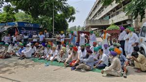 ਕ੍ਰਾਂਤੀਕਾਰੀ ਕਿਸਾਨ ਯੂਨੀਅਨ ਨੇ ਜ਼ਿਲ੍ਹਾ ਫਤਿਹਗੜ੍ਹ ਸਾਹਿਬ 'ਚ ਲਗਾਤਾਰ ਹੋ ਰਹੀਆਂ ਚੋਰੀਆਂ ਖਿਲਾਫ ਐਸਐਸਪੀ ਦਫਤਰ ਦਾ ਕੀਤਾ ਘਿਰਾਓ