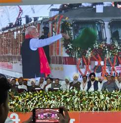 PM Modi ਦਾ ਪੰਜਾਬ ਦੌਰਾ: ਮਿਲੀ ₹5,470 ਕਰੋੜ ਦੀ ਸੌਗਾਤ, ਦੇਸ਼ ਨੂੰ ਸੌਂਪੇ 75 ਸਟੇਸ਼ਨ, ਮਿਲੀ ਨਵੀਂ ਟ੍ਰੇਨ ਤੇ ਐਕਸਪ੍ਰੈਸਵੇਅ
