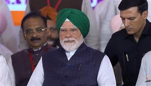 'ਕਿਵੇਂ ਓ ਪੰਜਾਬੀਓ...', ਜਲੰਧਰ 'ਚ ਹਰੀ ਪੱਗ ਬੰਨ੍ਹ ਕੇ PM Modi ਨੇ ਜਿੱਤਿਆ ਦਿਲ, ‘ਡਬਲ ਇੰਜਣ' ਦੀ ਸਰਕਾਰ ਲਿਆਉਣ ਦੀ ਕੀਤੀ ਅਪੀਲ
