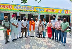 SIR ਨੇ 48 ਸਾਲਾਂ ਬਾਅਦ ਮਿਲਾਏ ਤਿੰਨ ਸਕੇ ਭਰਾ, ਵੋਟਰ ਰਿਕਾਰਡ ਲੱਭਣ ਪਿੰਡ ਪੁੱਜੇ ਵਿਜੇ ਸਿੰਘ ਦਾ ਦੋ ਵੱਡੇ ਭਰਾਵਾਂ ਨਾਲ ਹੋਇਆ ਭਾਵੁਕ ਮਿਲਾਪ