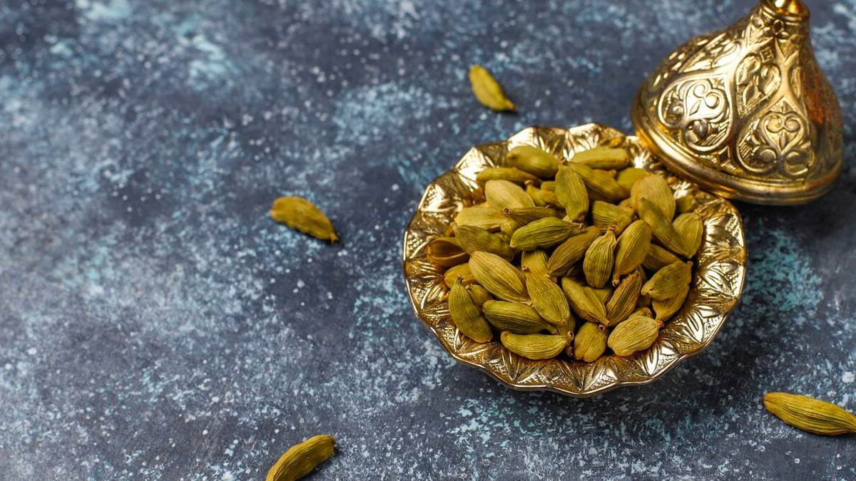 Elaichi Benefits Whether associated with the mouth or the stomach small cardamom cures many problems know how to use it
