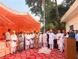 ਆਜ਼ਾਦੀ ਦਿਵਸ ਮੌਕੇ ਪ੍ਰਧਾਨ ਸੁਰਜੀਤ ਸਿੰਘ ਕੰਗ ਨੇ ਝੰਡਾ ਲਹਿਰਾਇਆ