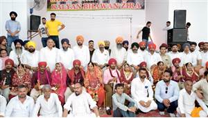 ਪੀਰ ਬਾਬਾ ਮੌਜਦੀਨ ਸੁਸਾਇਟੀ ਨੇ ਕਰਵਾਏ ਸਮੂਹਿਕ ਅਨੰਦ ਕਾਰਜ