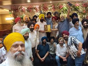 45 ਸਾਲ ਪੁਰਾਣੇ ਜਮਾਤੀਆਂ ਵੱਲੋਂ ਵਿਧਾਇਕ ਸਿੱਧੂ ਸਨਮਾਨਿਤ