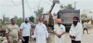 ਕੌਂਸਲਰਾਂ ਵੱਲੋਂ ਸ਼ਹਿਰ 'ਚ ਕੂੜਾ ਚੁੱਕਣ ਦੀ ਮੁਹਿੰਮ ਜੰਗੀ ਪੱਧਰ 'ਤੇ ਸ਼ੁਰੂ