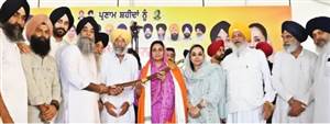 ਈਸੜੂ ’ਚ ‘ਆਪ’, ਕਾਂਗਰਸ ਤੇ ਅਕਾਲੀ ਦਲ ਦੀਆਂ ਕਾਨਫਰੰਸਾਂ ਦੌਰਾਨ ਇੱਕ-ਦੂਜੇ ’ਤੇ ਤਿੱਖੇ ਹਮਲੇ, ਬੀਬੀ ਬਾਦਲ ਨੇ ਸੁਖਬੀਰ ਦੇ ਹੱਕ ’ਚ ਭਰੀ ਹਾਮੀ