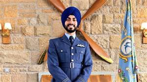 ਫਲਾਈਟ ਲੈਫਟੀਨੈਂਟ ਅਰਸ਼ਦੀਪ ਸਿੰਘ ਡੰਗ ਨੇ ਰਚਿਆ ਇਤਿਹਾਸ, ਬ੍ਰਿਟੇਨ ਦੀ ‘ਰਾਇਲ ਏਅਰ ਫੋਰਸ’ ਵਿੱਚ ਪਹਿਲੇ ਸਿੱਖ ਲੜਾਕੂ ਪਾਇਲਟ ਵਜੋਂ ਹੋਏ ਗ੍ਰੈਜੂਏਟ