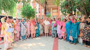 ਆਂਗਣਵਾੜੀ ਵਰਕਰਾਂ ਵੱਲੋਂ ਰਾਸ਼ਨ ਕਾਰਡ ਵੈਰੀਫਿਕੇਸ਼ਨ ਤੋਂ ਇਨਕਾਰ