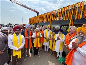 ਮਹਾਨ ਨਗਰ ਕੀਰਤਨ ਦਾ ਬਟਾਲਾ ਪਹੁੰਚਣ ’ਤੇ ਕੀਤਾ ਗਿਆ ਭਰਵਾਂ ਸਵਾਗਤ
