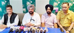 ਨਿਗਮ ਵੱਲੋਂ ਹੋਰ ਸਿਆਸੀ ਪਾਰਟੀਆਂ ਦੇ ਹੋਰਡਿੰਗ ਨਾ ਲੱਗਣ ਦੇਣਾ ਮੰਦਭਾਗਾ : ਫਤਿਹਜੰਗ ਬਾਜਵਾ