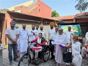 ਸਮਾਜ ਸੇਵੀ ਅਰਸ਼ ਸੱਚਰ ਨੇ ਦਿਵਿਆਂਗਾਂ ਨੂੰ ਉਪਕਰਣ ਵੰਡੇ
