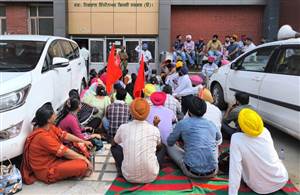 ਟੀਚਰਜ਼ ਫਰੰਟ ਨੇ ਰੋਸ ਰੈਲੀ ਕੱਢ ਕੇ ਕੀਤਾ ਰੋਸ ਪ੍ਰਦਰਸ਼ਨ