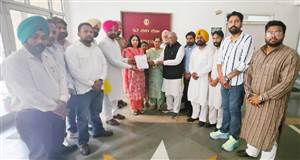 ਜ਼ਰੂਰੀ)----ਪੰਜਾਬ ’ਚ ਐੱਸਸੀ ਭਾਈਚਾਰੇ ’ਤੇ ਹੋ ਰਹੇ ਜੁਲਮਾਂ ਨੂੰ ਰੋਕਣ ਲਈ ਏਡੀਸੀ ਨੂੰ ਦਿੱਤਾ ਮੰਗ ਪੱਤਰ
