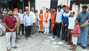 ਕਮਲ ਚੌਹਾਨ ਵੱਲੋਂ ਖਿਡਾਰੀਆਂ ਨੂੰ ਜਰਸੀਆਂ ਤੇ ਖੇਡ ਸਮੱਗਰੀ ਵੰਡੀ