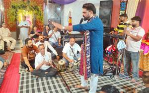 ਸਨੇਹੀ ਮੰਦਰ ’ਚ ਮਿੱਕੀ ਲੰਗੜੋਆ ਨੇ ਭਜਨਾਂ ਨਾਲ ਬੰਨ੍ਹਿਆ ਸਮਾਂ