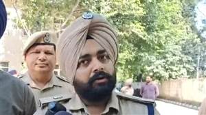 ਗੁਰਦਾਸਪੁਰ DC Office 'ਤੇ ਗ੍ਰਨੇਡ ਹਮਲੇ ਦਾ ਦਾਅਵਾ, ਗੈਂਗਸਟਰ ਨਿਸ਼ਾਨ ਜੋੜੀਆਂ ਦੀ ਵੀਡੀਓ ਨਾਲ ਮਚੀ ਹਲਚਲ; ਪੁਲਿਸ ਨੇ ਦੱਸਿਆ 'ਅਫ਼ਵਾਹ'