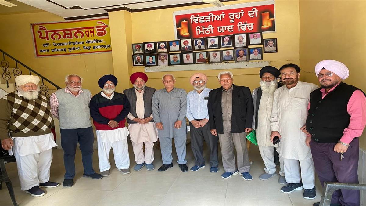 ਪੈਨਸ਼ਨਰਜ ਵੈਲਫੇਅਰ ਐਸੋਸੀਏਸ਼ਨ ਦੇ ਮੈਂਬਰਾਂ ਨੇ 80 ਸਾਲਾਂ ਦੇ ਪੈਨਸ਼ਨਰਜ ਨੂੰ ਸਨਮਾਨਿਤ ਕਰਨ ਦਾ ਕੀਤਾ ਫੈਸਲਾ