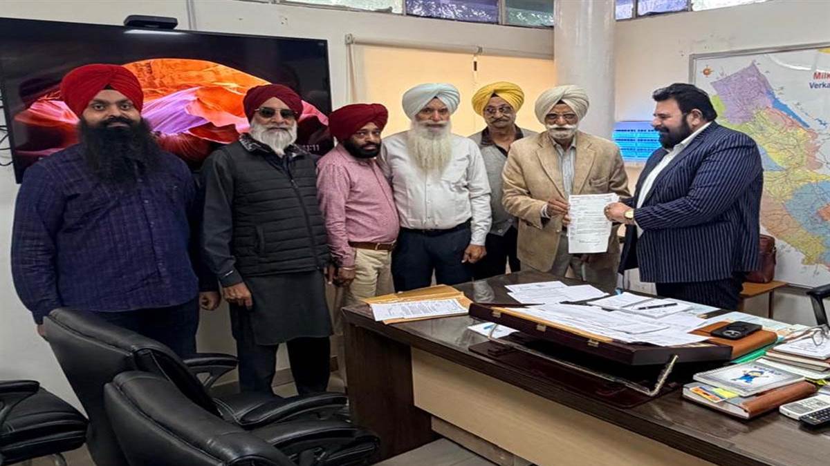 ਵੇਰਕਾ ਬੂਥ ਤਬਦੀਲ ਨਾ ਹੋਣ ’ਤੇ ਸੈਕਟਰ-67 ਵਾਸੀਆਂ ’ਚ ਰੋਸ