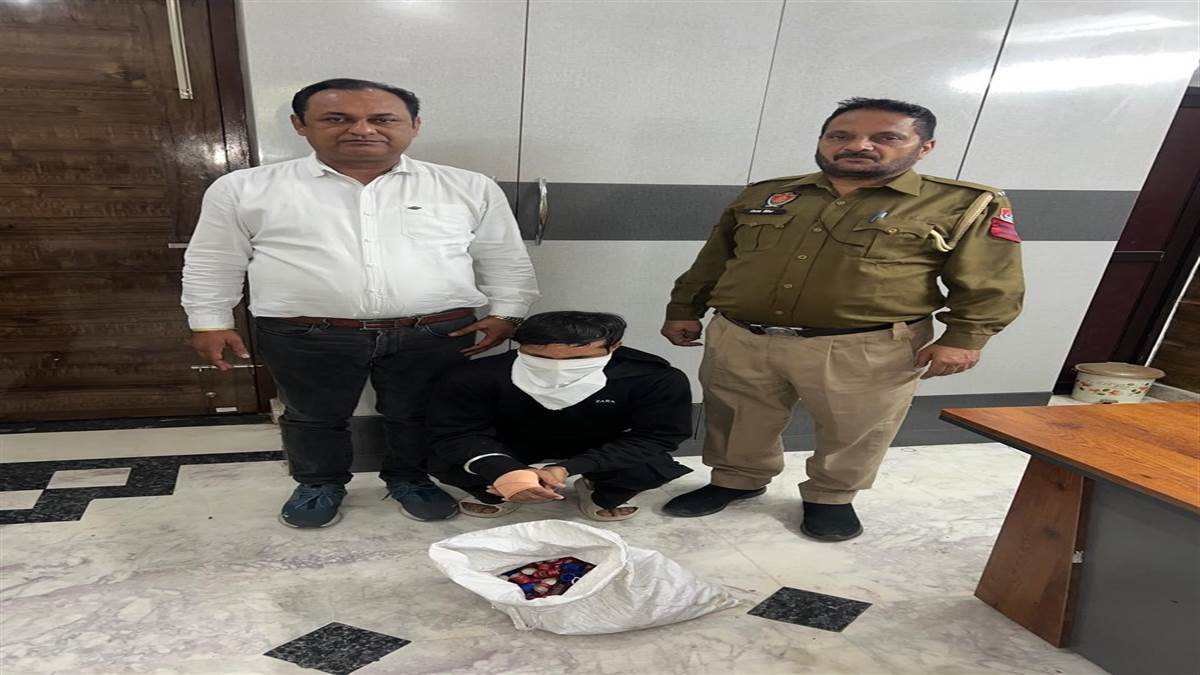 ਡੇਰਾਬੱਸੀ ’ਚ ਨਕਲੀ ਸੀਲਾਂ ਨਾਲ ਸ਼ਰਾਬ ਵੇਚਣ ਵਾਲੇ ਤਿੰਨ ਗ੍ਰਿਫ਼ਤਾਰ