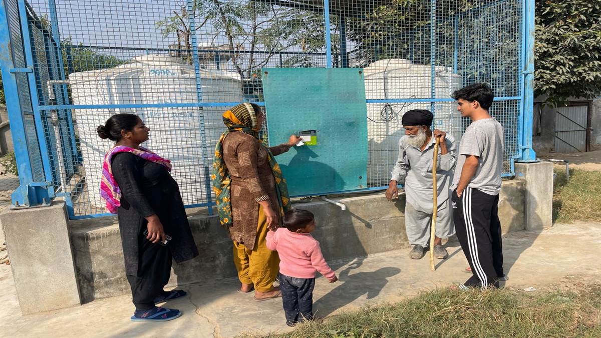 ਆਰਸੈਨਿਕ ਪਲਾਂਟ ਦੇ ਕਾਰਡ ਨਾ ਚੱਲਣ ਕਾਰਨ ਲਾਭਪਾਤਰੀ ਸ਼ੁੱਧ ਪਾਣੀ ਨੂੰ ਤਰਸੇ
