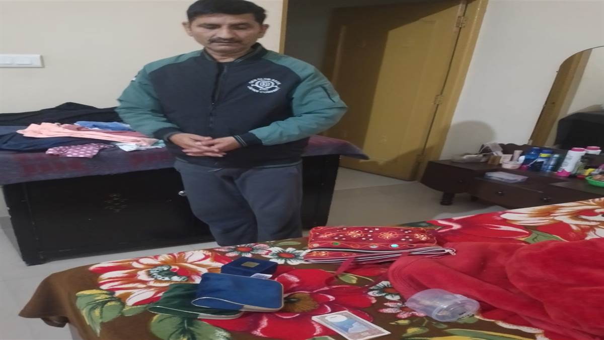 ਚੋਰਾਂ ਨੇ ਦਿਨ ਦਿਹਾੜੇ ਘਰ ਨੂੰ ਬਣਾਇਆ ਨਿਸ਼ਾਨਾ