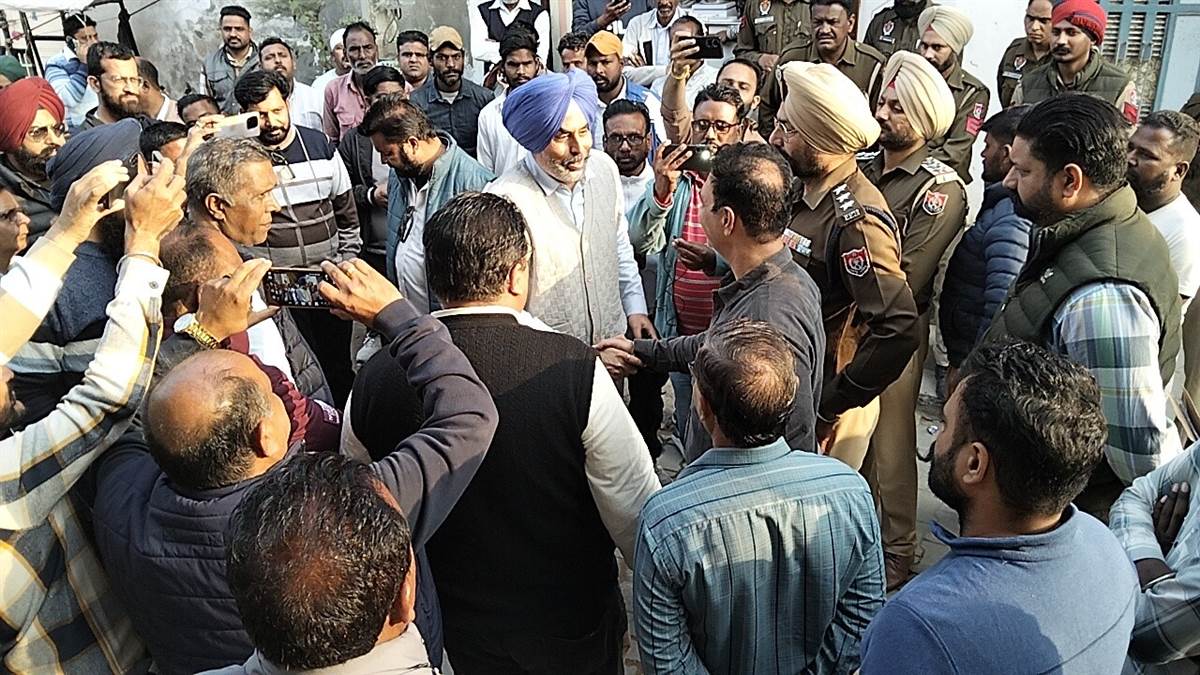 ਪਹਿਲਾਂ ਬੇਰੰਗ ਪਰਤੀ ਟੀਮ ਨੇ ਮੁੜ ਆ ਕੇ ਢਾਹ ਦਿੱਤਾ ਘਰ