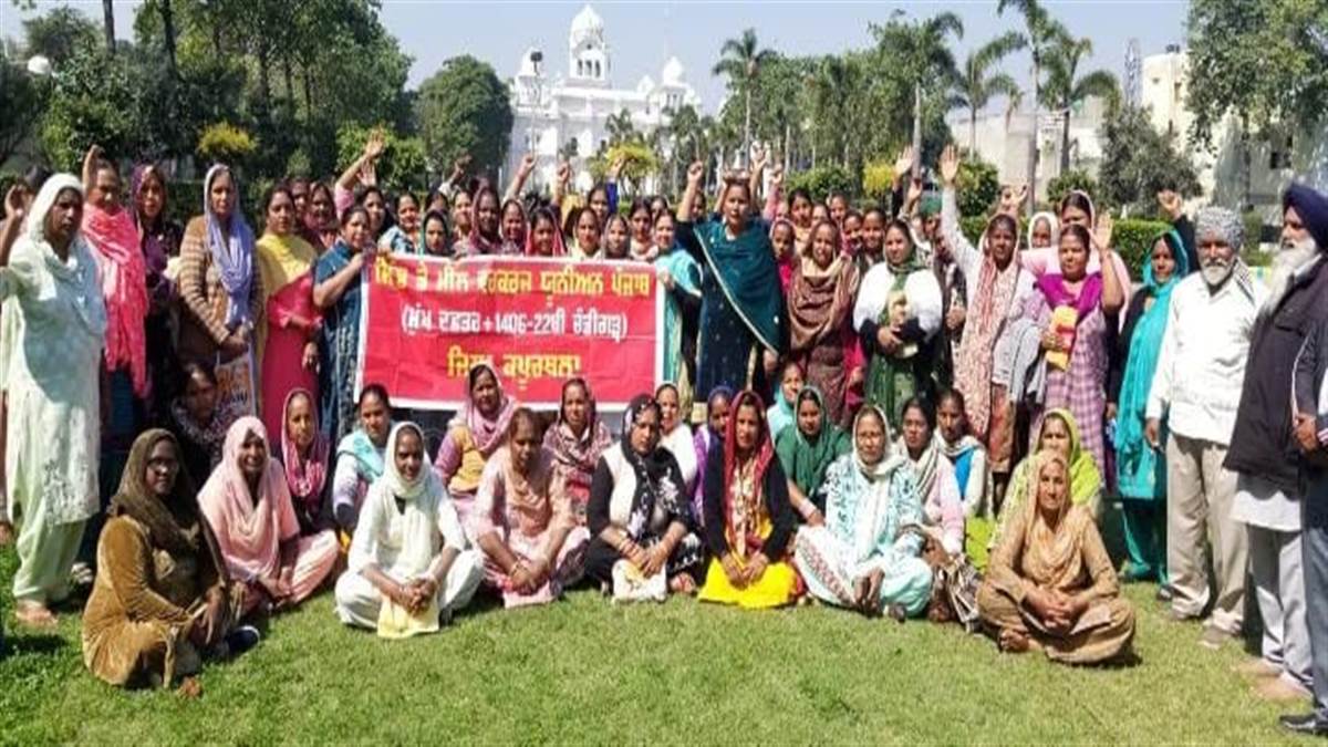 ਘੱਟ ਤਨਖਾਹਾਂ ਮਿਲਣ ’ਤੇ ਮਿੱਡ-ਡੇ-ਮੀਲ ਵਰਕਰਾਂ ਕੀਤਾ ਰੋਸ ਮੁਜ਼ਾਹਰਾ