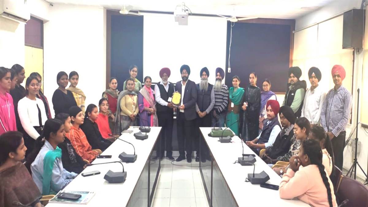 ਡਾ. ਕੇਸਰ ਭੰਗੂ ਨੂੰ ਕੀਤਾ ਸਨਮਾਨਿਤ