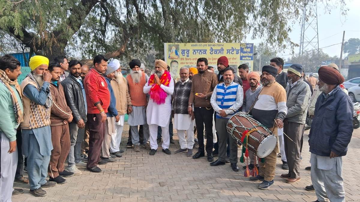 ਗੁਰੂ ਨਾਨਕ ਟੈਕਸੀ ਸਟੈਂਡ ਵੱਲੋਂ ਪ੍ਰਗਟ ਸੰਧੂ ਦਾ ਸਨਮਾਨ