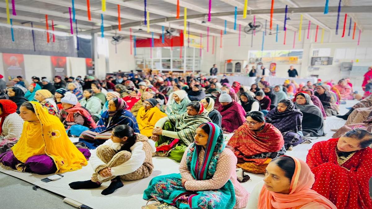 ਦਿਵਯ ਜੋਤੀ ਜਾਗ੍ਰਿਤੀ ਸੰਸਥਾਨ ’ਚ ਮਕਰ ਸੰਕ੍ਰਾਂਤੀ ਮੌਕੇ ਅਧਿਆਤਮਕ ਸਭਾ