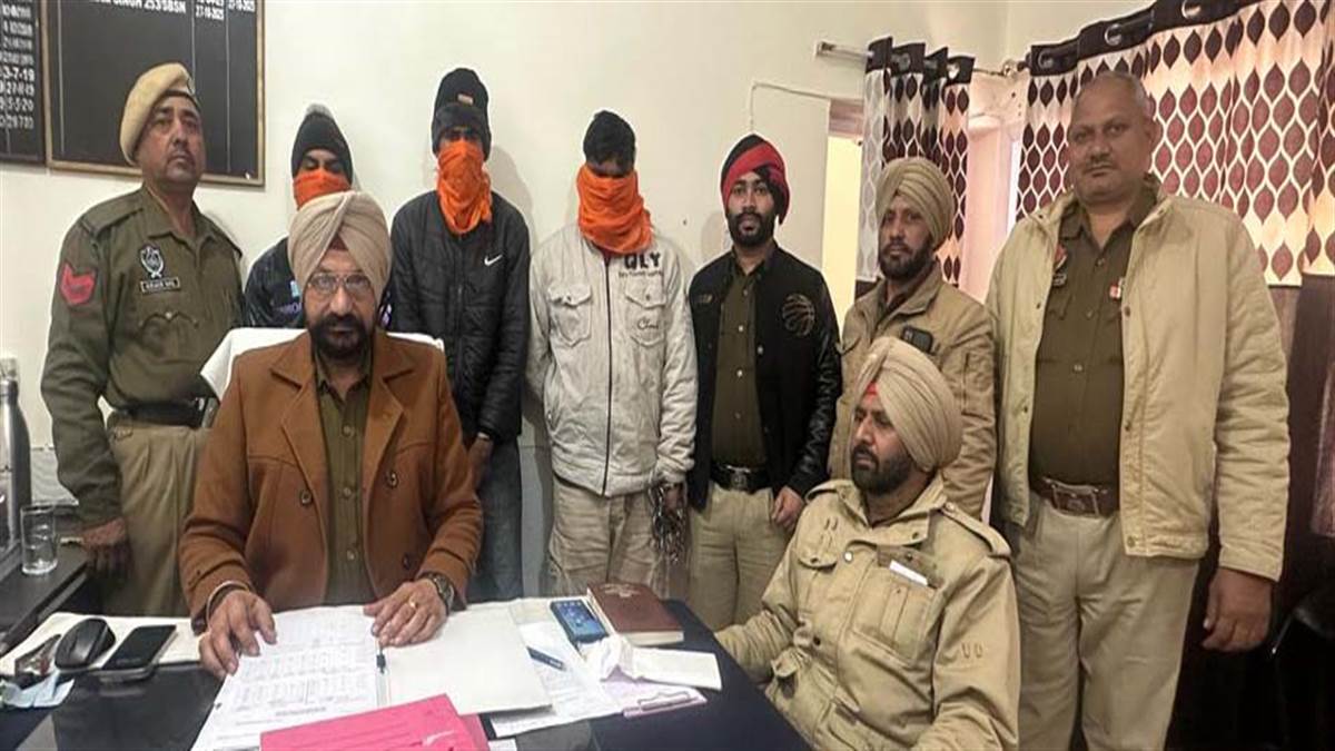 ਔਰਤ ਤੋਂ ਸੋਨੇ ਦੇ ਗਹਿਣੇ ਲੁੱਟਣ ਵਾਲੇ 3 ਕਾਬੂ, ਚੌਥਾ ਫਰਾਰ