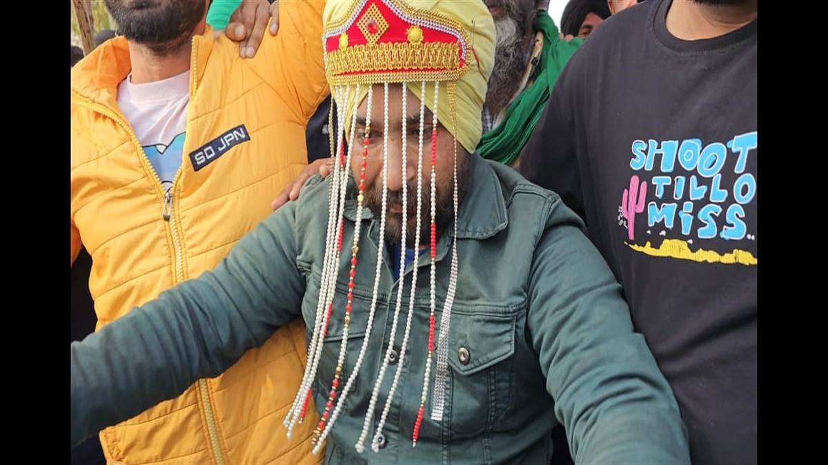 Farmers Protest: ਅਨੋਖੀ ਬਰਾਤ ਲੈ ਕੇ ਖਨੌਰੀ ਬਾਰਡਰ ਪੁੱਜਾ ਲਾੜਾ, ਕਿਸਾਨਾਂ ਨੇ ਕੀਤਾ ਭਰਪੂਰ ਸਵਾਗਤ