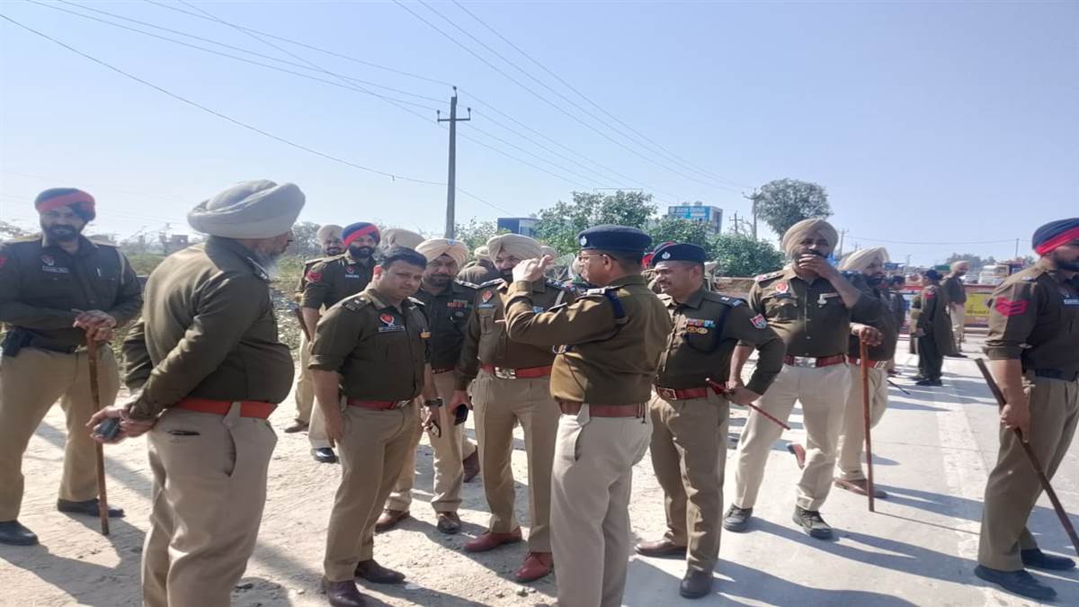 ਬਰਨਾਲਾ-ਬਠਿੰਡਾ ਮੁੱਖ ਮਾਰਗ ’ਤੇ ਪੁਲਿਸ ਵੱਲੋਂ ਹਾਈਟੈੱਕ ਨਾਕਾ