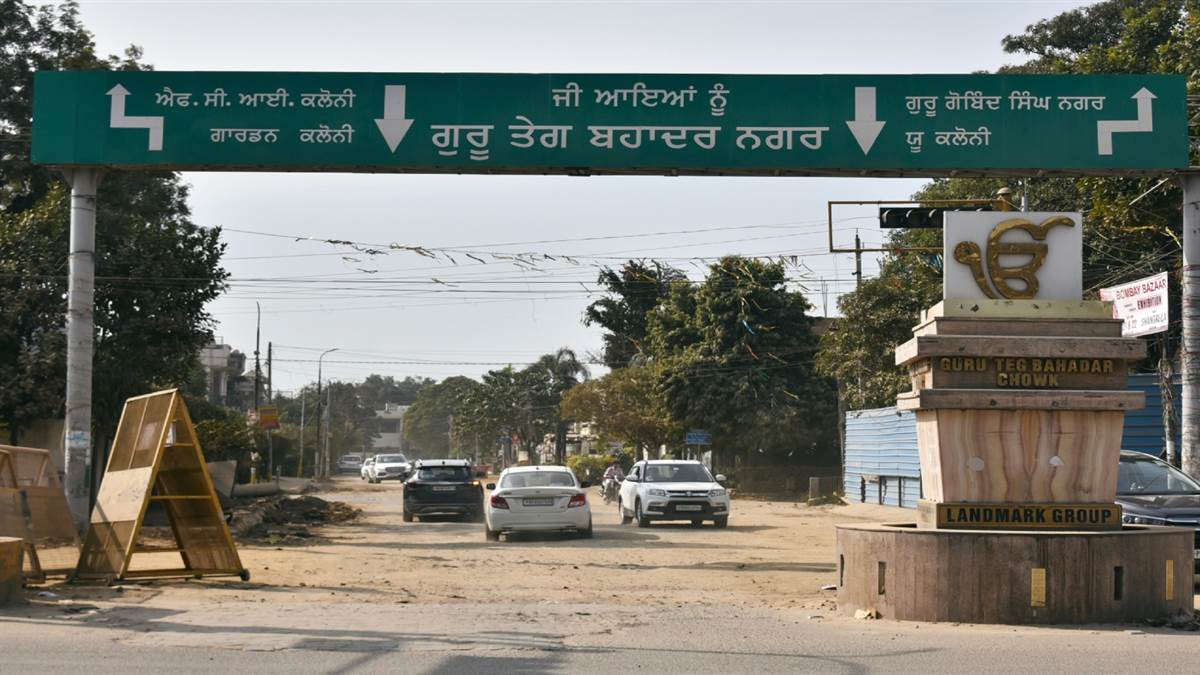ਮਹਿੰਗੀਆਂ ਗੱਡੀਆਂ, ਕਰੋੜਾਂ ਦੀਆਂ ਕੋਠੀਆਂ ਪਰ ਸੜਕਾਂ ਬਦਹਾਲ